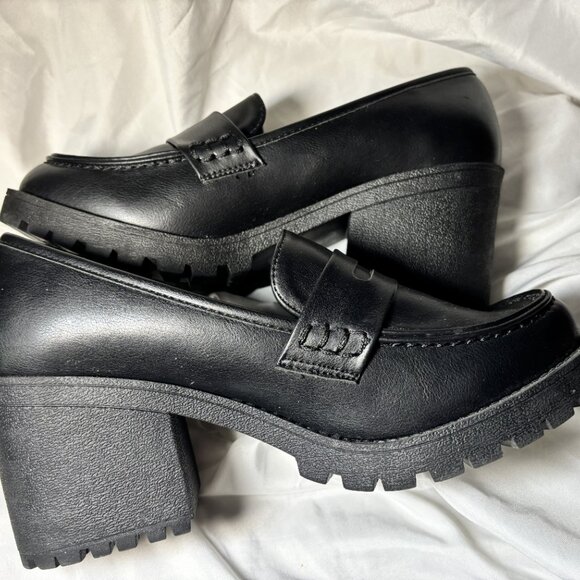 New with Original Box. Women's Soda Chunky Platform Loafers Size 9 M. - Picture 2 of 5